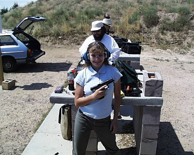 Rylla with Glock 17
